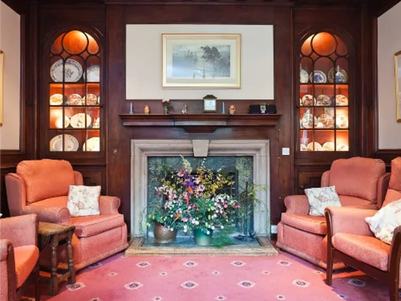 Pilgrim Wood Residential Home - Assisted Living in Guildford, England photo 2