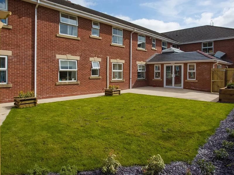 Newbury Manor Limited - Nursing Home in Oldbury, England photo 3