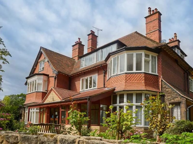 Larchfield Manor - Nursing Home in Harrogate, England photo 3