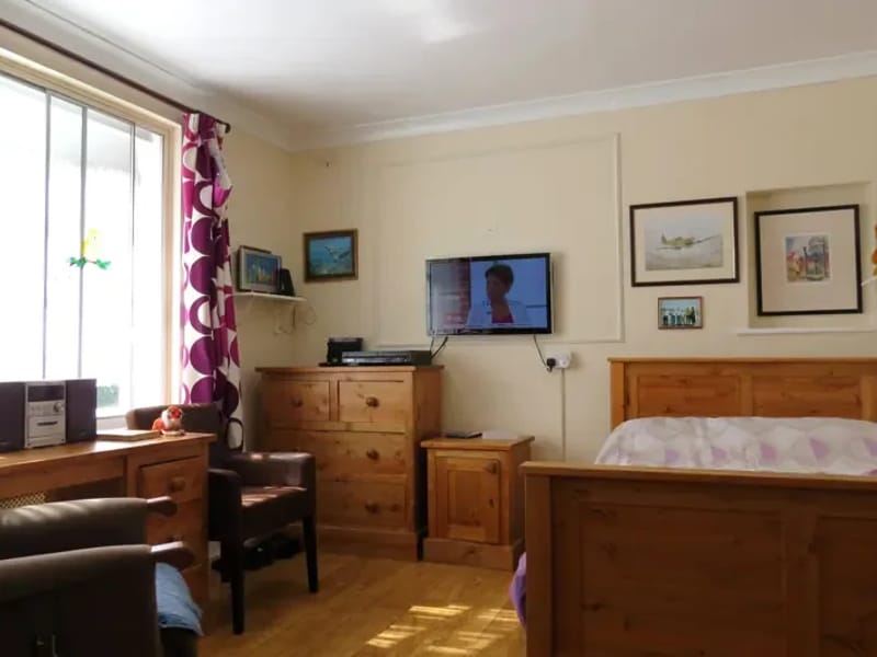 Burntwood Lodge - Nursing Home in Caterham, England photo 2