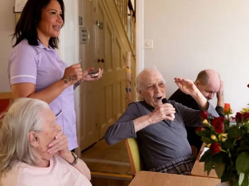 Manor Rest Home - Nursing Home in Westcliff-On-Sea, England photo 3