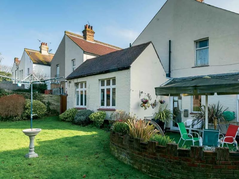 Manor Rest Home - Nursing Home in Westcliff-On-Sea, England photo 2