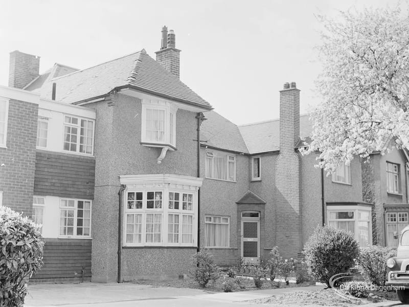 Strathfield Gardens in Barking, England photo 3