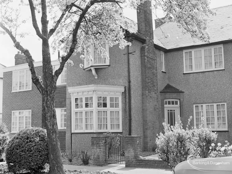 Strathfield Gardens in Barking, England photo 2