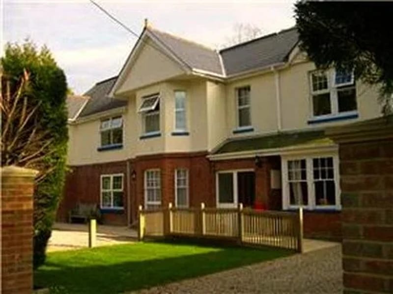 Denewood House Care Home - Nursing Home in Ferndown, England photo 2