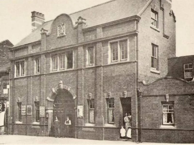 Lyndon Hall Nursing Home - Nursing Home in West Bromwich, England photo 5