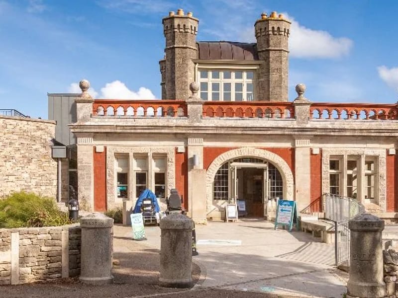 Durlston Lodge - Assisted Living in Trowbridge, England photo 2