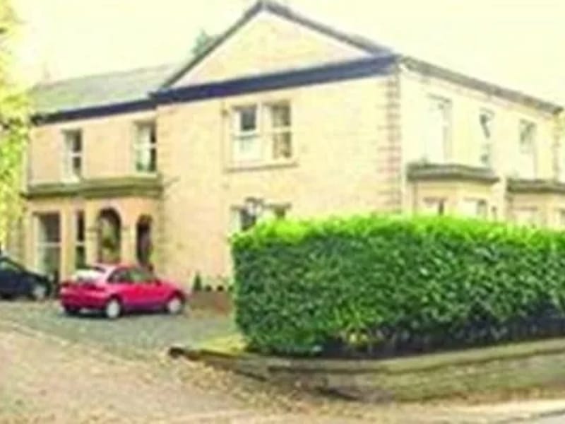 Oakwood Care Centre - Nursing Home in Stalybridge, England photo 2
