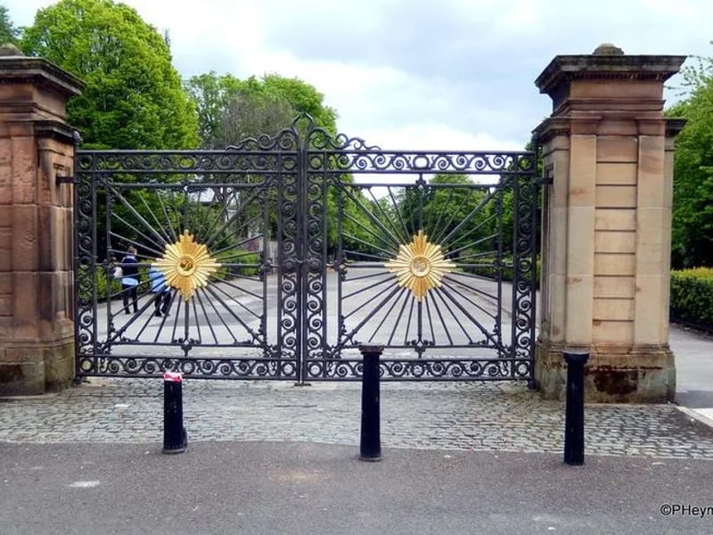 Cumberland Gate in Liverpool, England photo 1