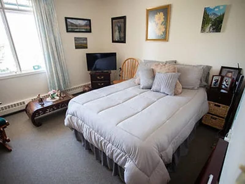 WILLOW CREEK LODGE - Assisted Living in Stettler, AB photo 3