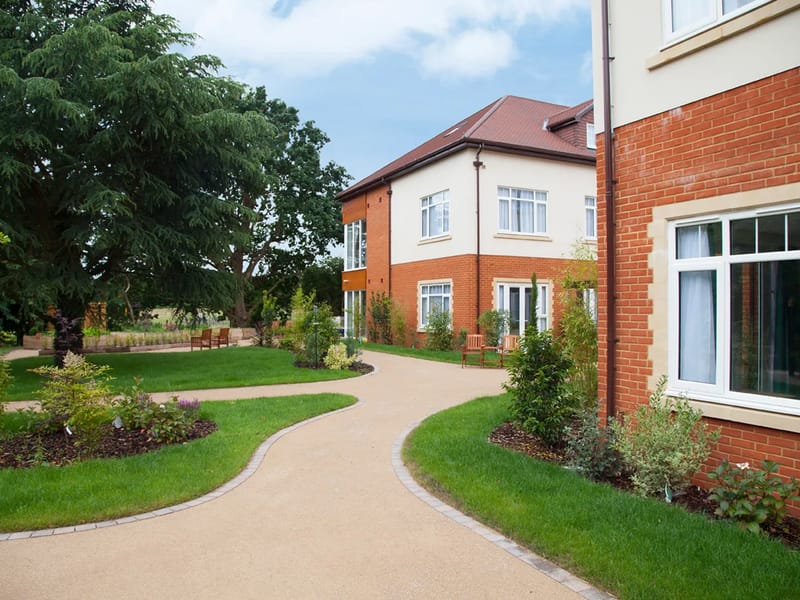 Queensmount Care Home - Nursing Home in Bournemouth, England photo 3