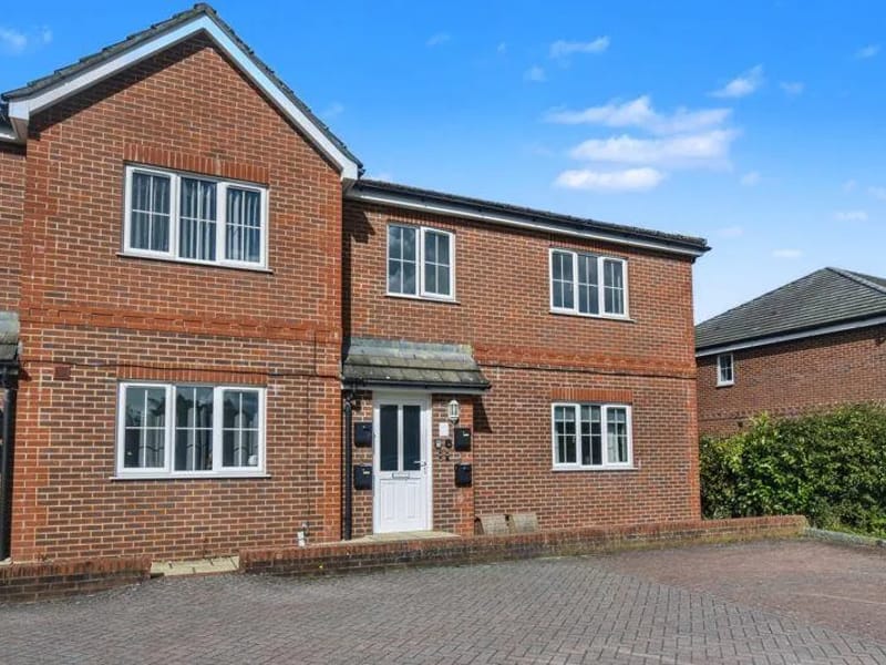 70-72 Worting Road - Assisted Living in Basingstoke, England photo 2