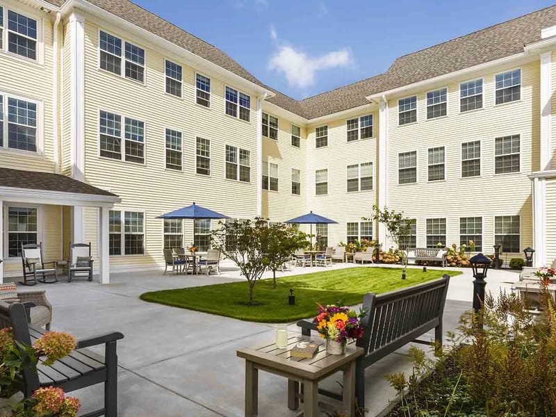 Atria Merrimack Place - Assisted Living in Newburyport, MA photo 3