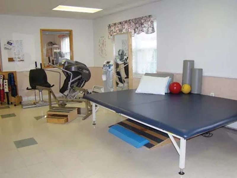 Apple Rehab Laurel Woods - Nursing Home in East Haven, CT photo 2
