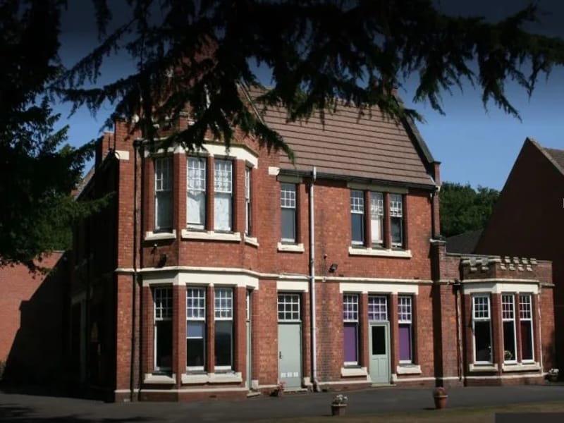 Cow Lees Care Home - Nursing Home in Bedworth, England photo 3