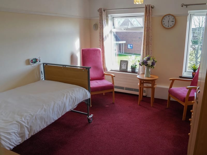 Lyons Court Residential Care Home - Assisted Living in Chelmsford, England photo 2
