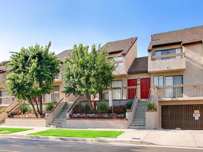 Chateau Of Oaks - Assisted Living in Sherman Oaks, CA photo 2