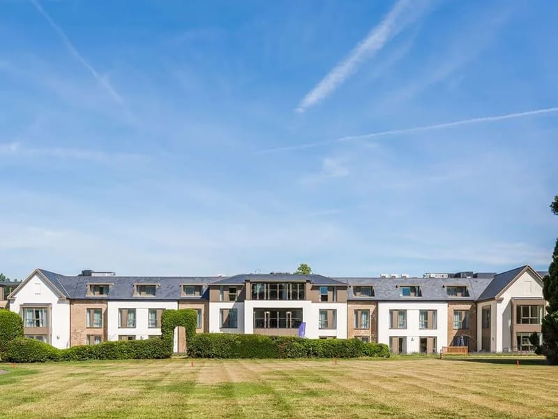 Liberham Lodge - Assisted Living in Leatherhead, England photo 2