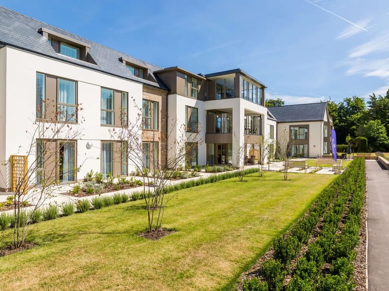 Liberham Lodge - Assisted Living in Leatherhead, England photo 4