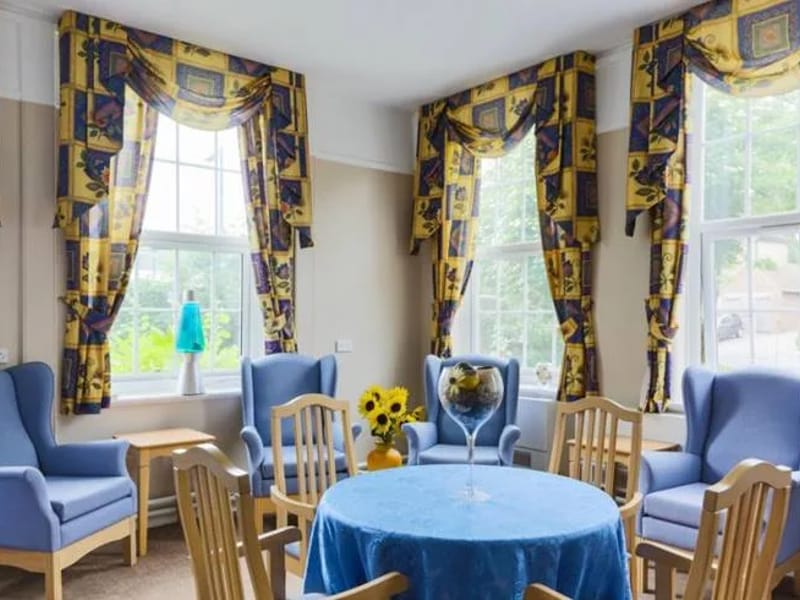 Frindsbury Hall Care Home - Nursing Home in Rochester, England photo 3