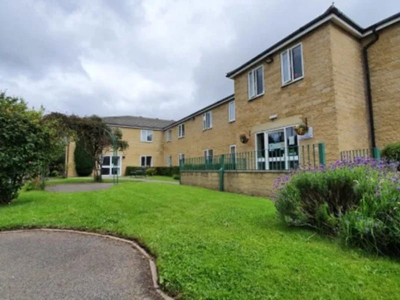 Mill Lodge - Assisted Living in Bradford, England photo 2