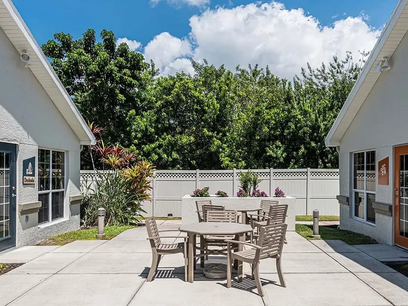 Arden Courts Of Sarasota - Assisted Living in Sarasota, FL photo 3