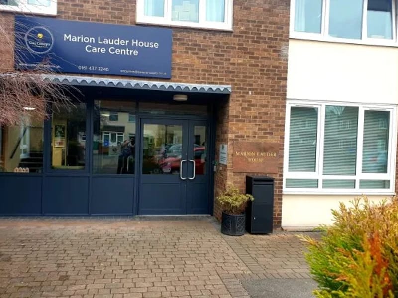 Marion Lauder House in Manchester, England photo 2