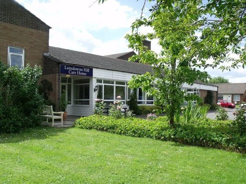 Lansdowne Hill Care Home - Nursing Home in Swindon, England photo 1