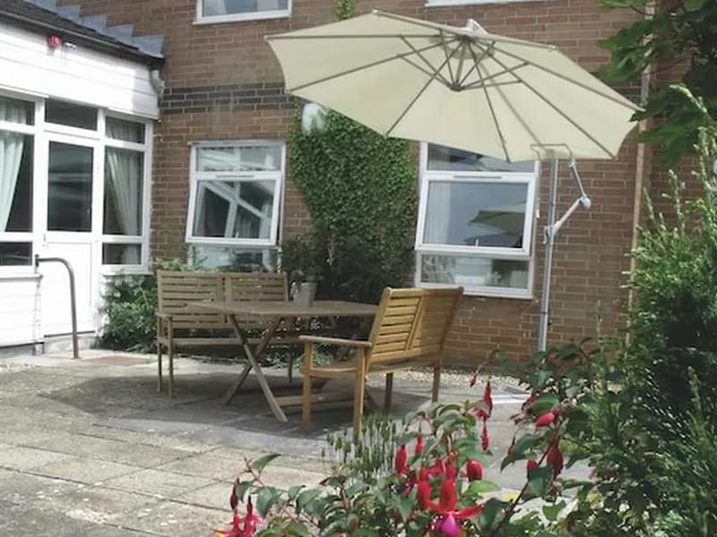 Lansdowne Hill Care Home - Nursing Home in Swindon, England photo 3