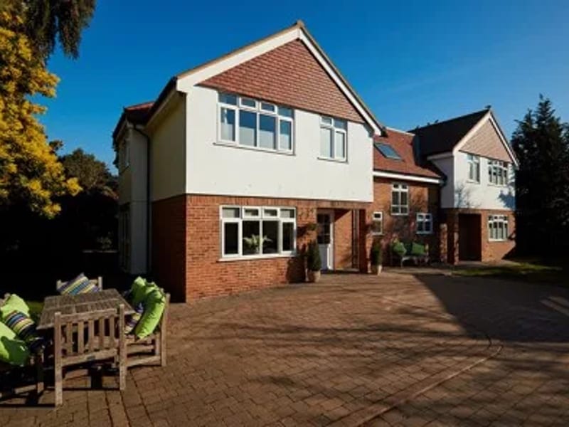 Elysium Care Partnerships Limited - 13 Alexandra Gardens - Nursing Home in Hounslow, England photo 3