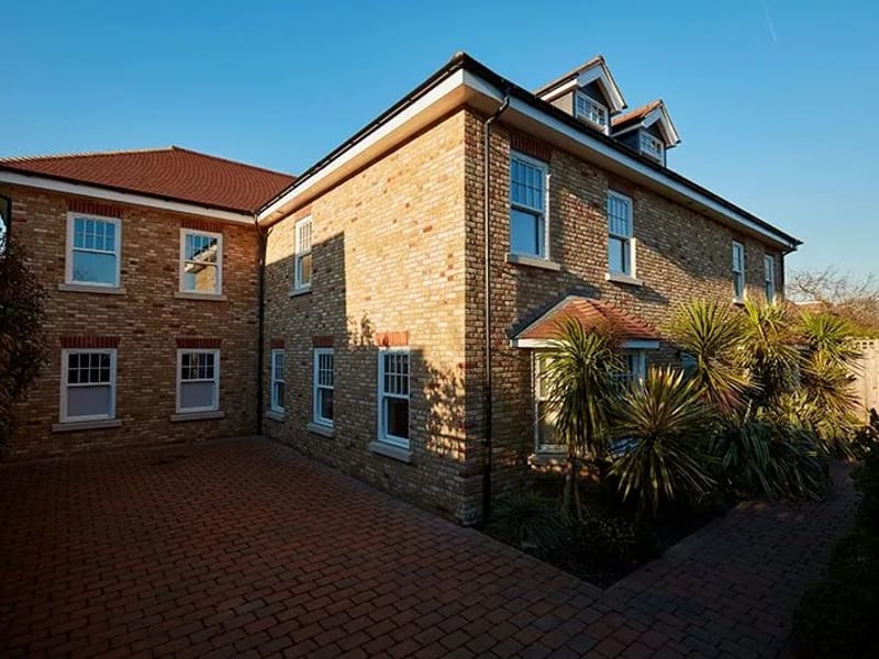 Elysium Care Partnerships Limited - 13 Alexandra Gardens - Nursing Home in Hounslow, England photo 2