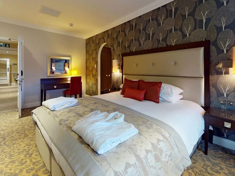 Oakley Lodge in Basingstoke, England photo 1