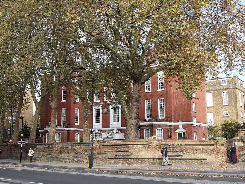 Lennox Court in Chichester, England photo 2