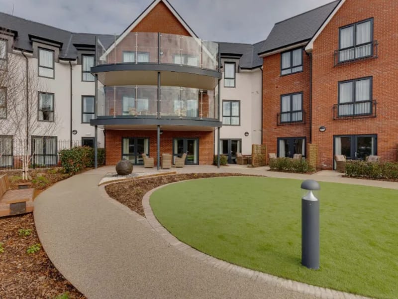 Oakfield Croft - Nursing Home in Sale, England photo 2