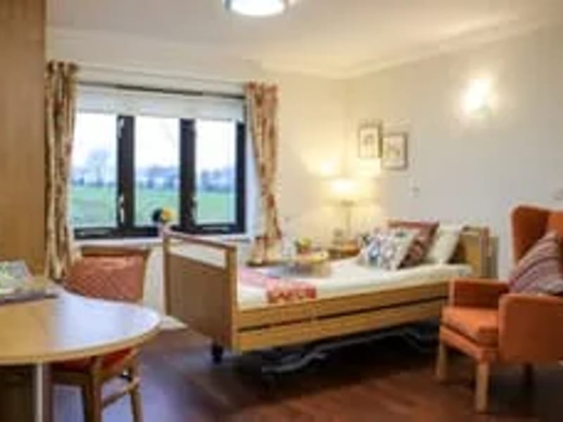 Oakley Lodge Care Home (55) in Luton, England photo 3
