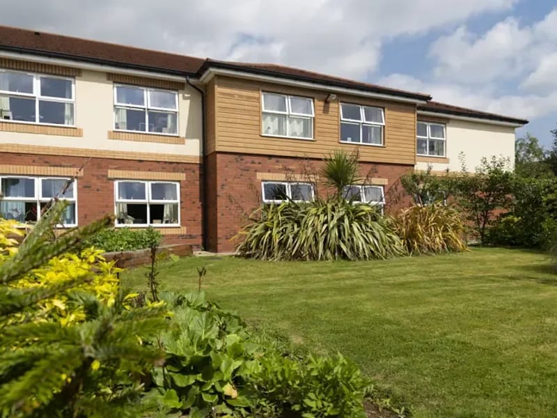 Oakwood Grange - Nursing Home in Barnsley, England photo 2