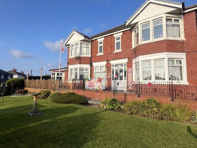 Rosehaven Residential Care Home - Assisted Living in Blackpool, England photo 2