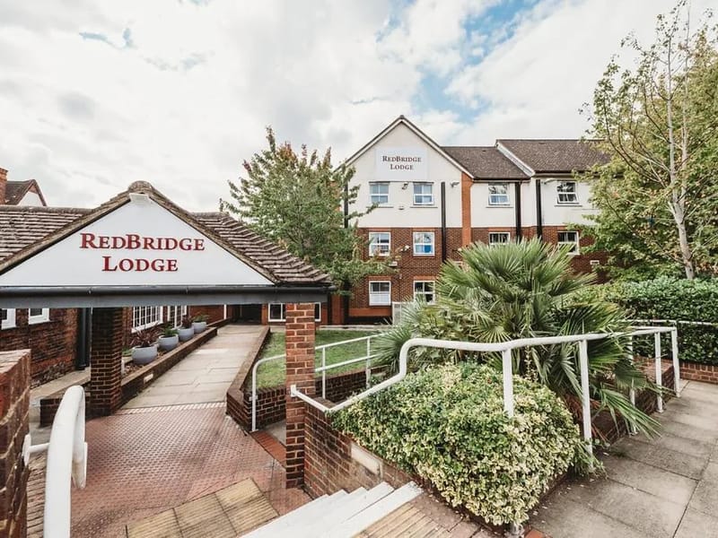 Broomhill Lodge - Nursing Home in Ilford, England photo 3