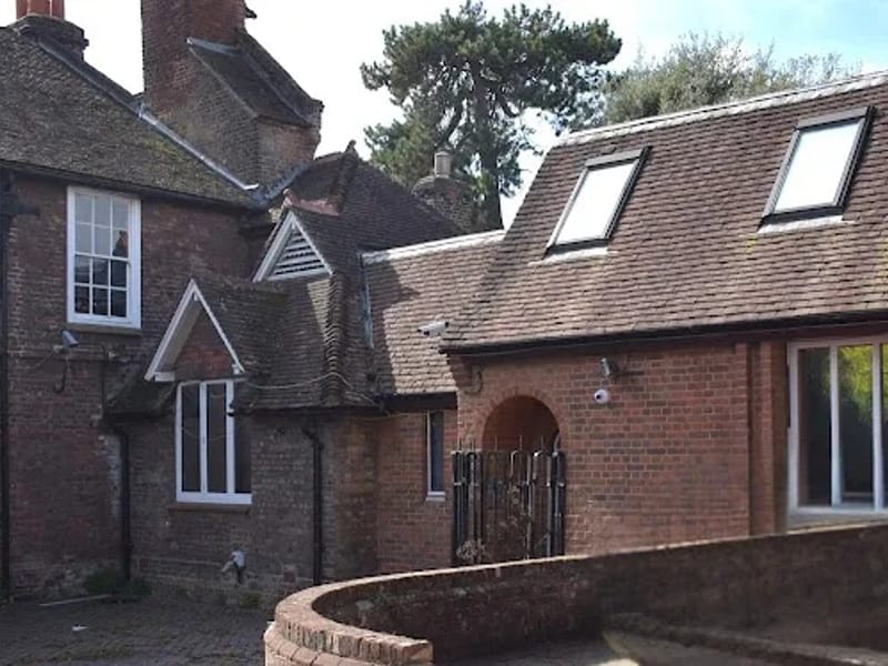 Vine Lodge in Uxbridge, England photo 4