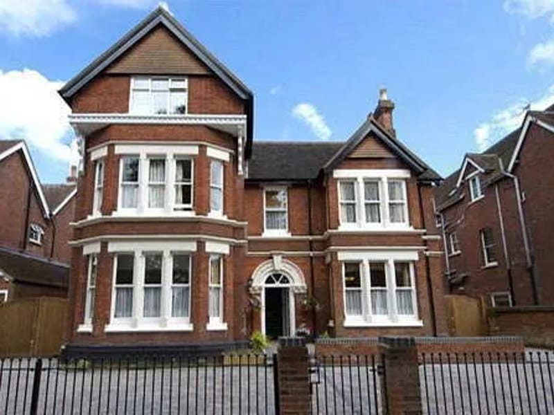Elcombe House in Bedford, England photo 2