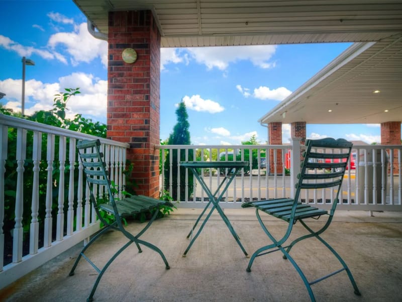 Magnolia Square Nursing and Rehab - Nursing Home in Springfield, MO photo 2
