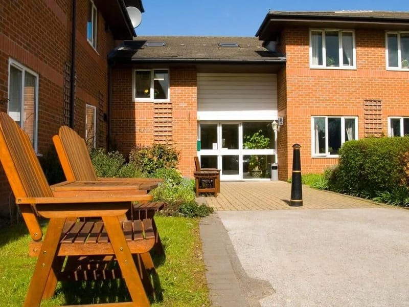 Mount Pleasant Care Home - Assisted Living in Burton-On-Trent, England photo 2