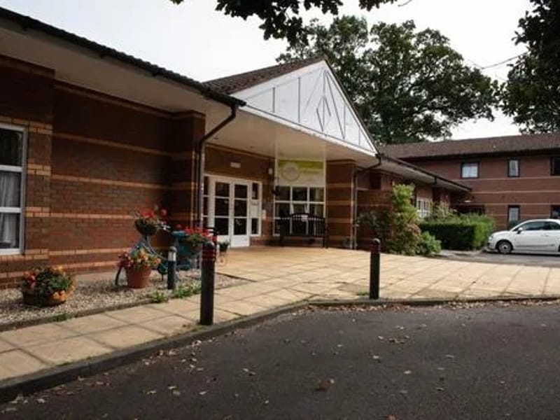 Oake Meadows Care Home - Nursing Home in Taunton, England photo 2