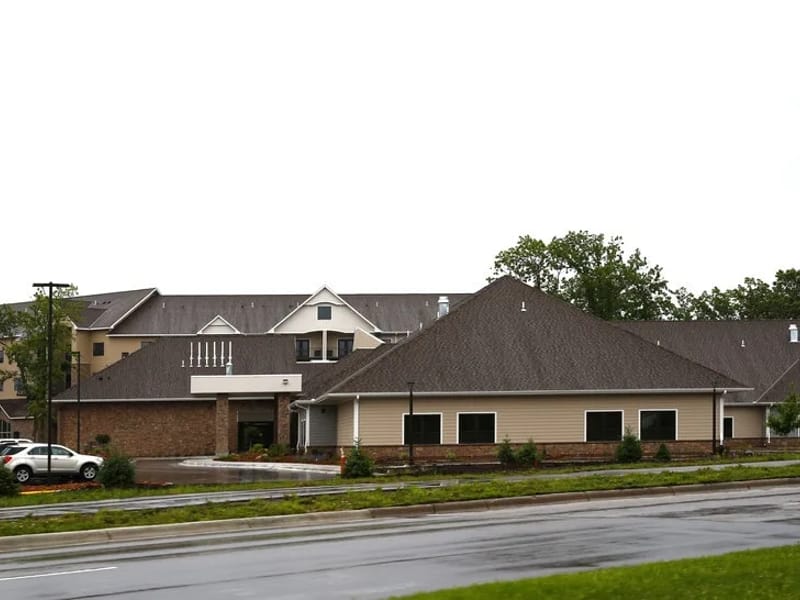 Chateau Waters - Assisted Living in Sartell, MN photo 3