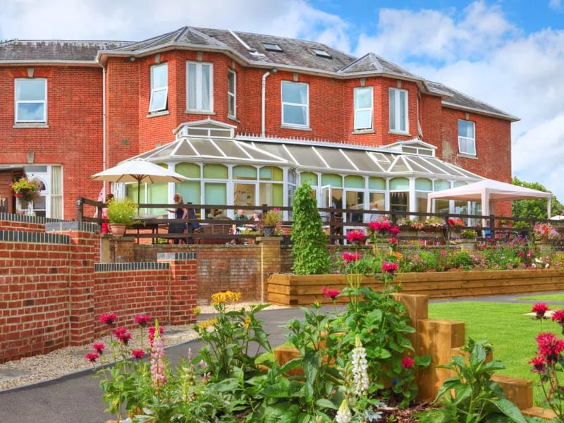 Allenbrook Nursing & Residential Care - Nursing Home in Fordingbridge, England photo 2