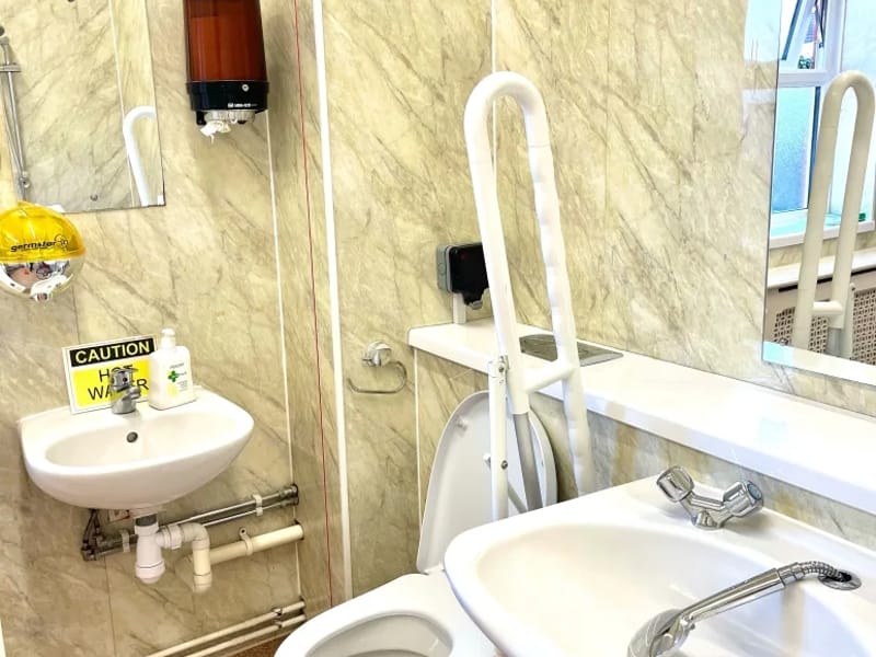 Dove Lodge Care Home - Assisted Living in Exmouth, England photo 3
