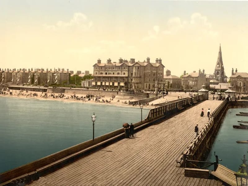 Royal Avenue in Lowestoft, England photo 2