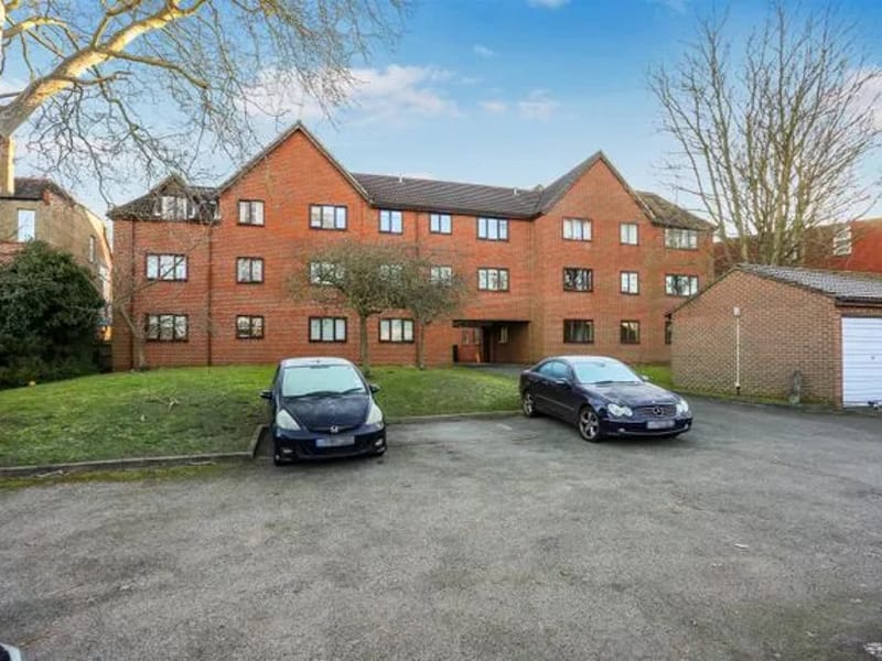 44 Albion Road - Assisted Living in Sutton, England photo 1