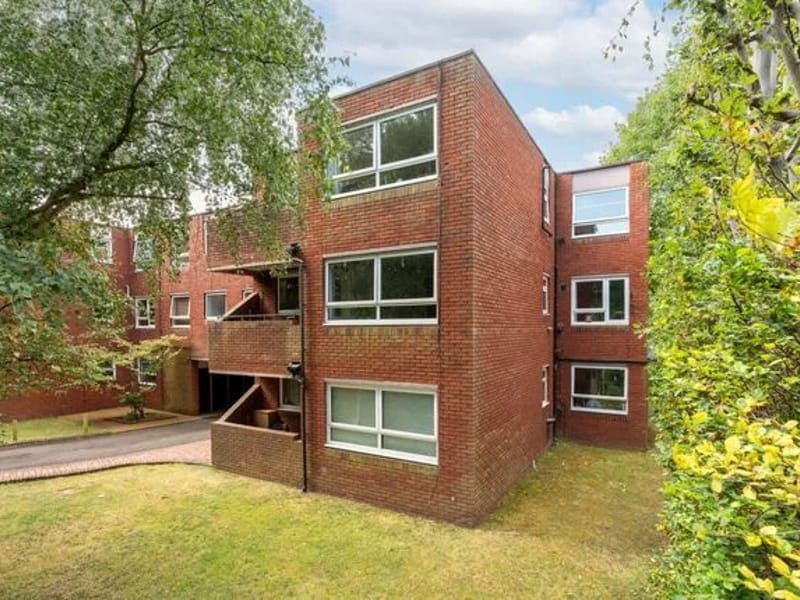 44 Albion Road - Assisted Living in Sutton, England photo 3