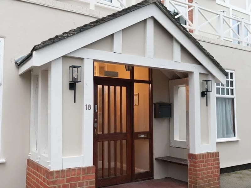 Beauchamp Court - Assisted Living in East Molesey, England photo 3